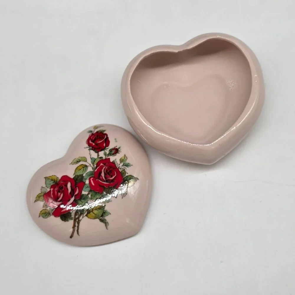 Heart-Shaped Ceramic Trinket Box With Red Rose Design For Jewelry Or Keepsakes